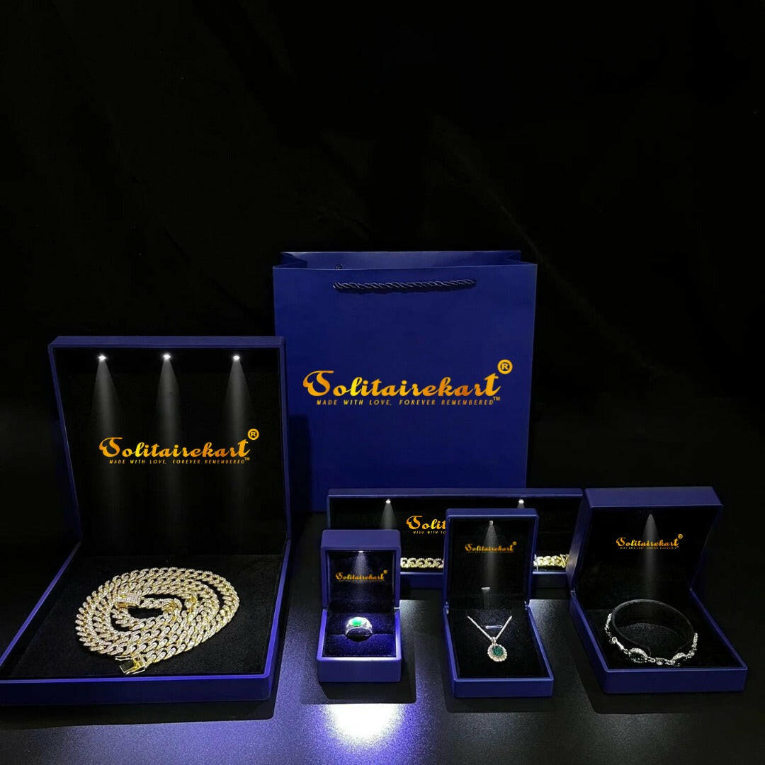 0.96 Carat HI Color VS1 Clarity Diamond Studded Natural Diamond Ring.